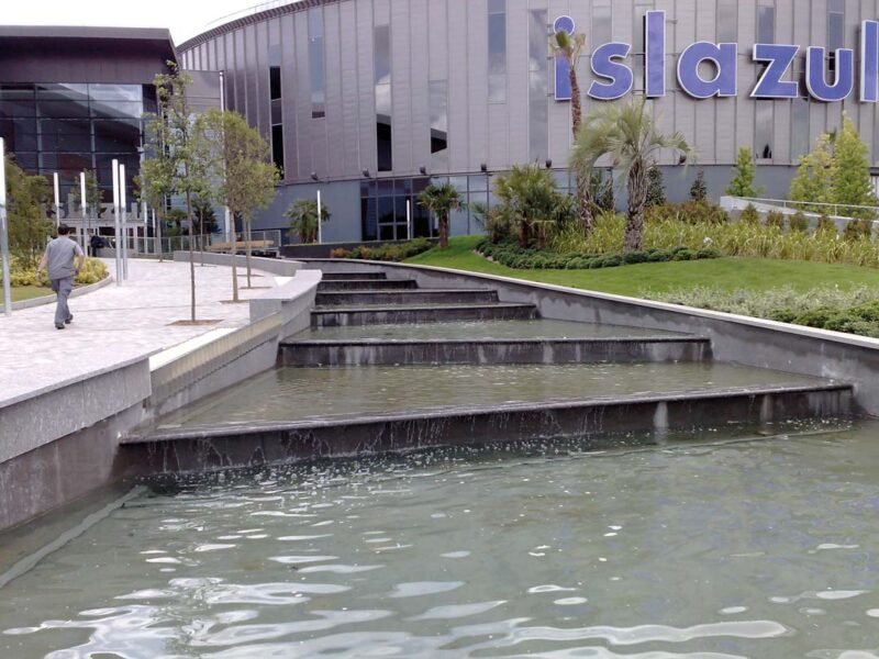 Centro comercial Islazul, construido con sistema constructivo Baupanel® System