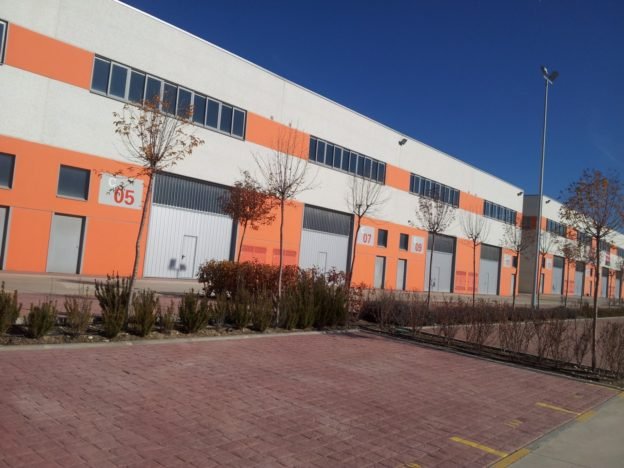 Cerramiento de Nave con sistema Baupanel