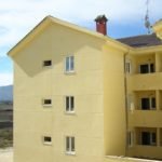 Edificio construido con paneles modulares, Ávila